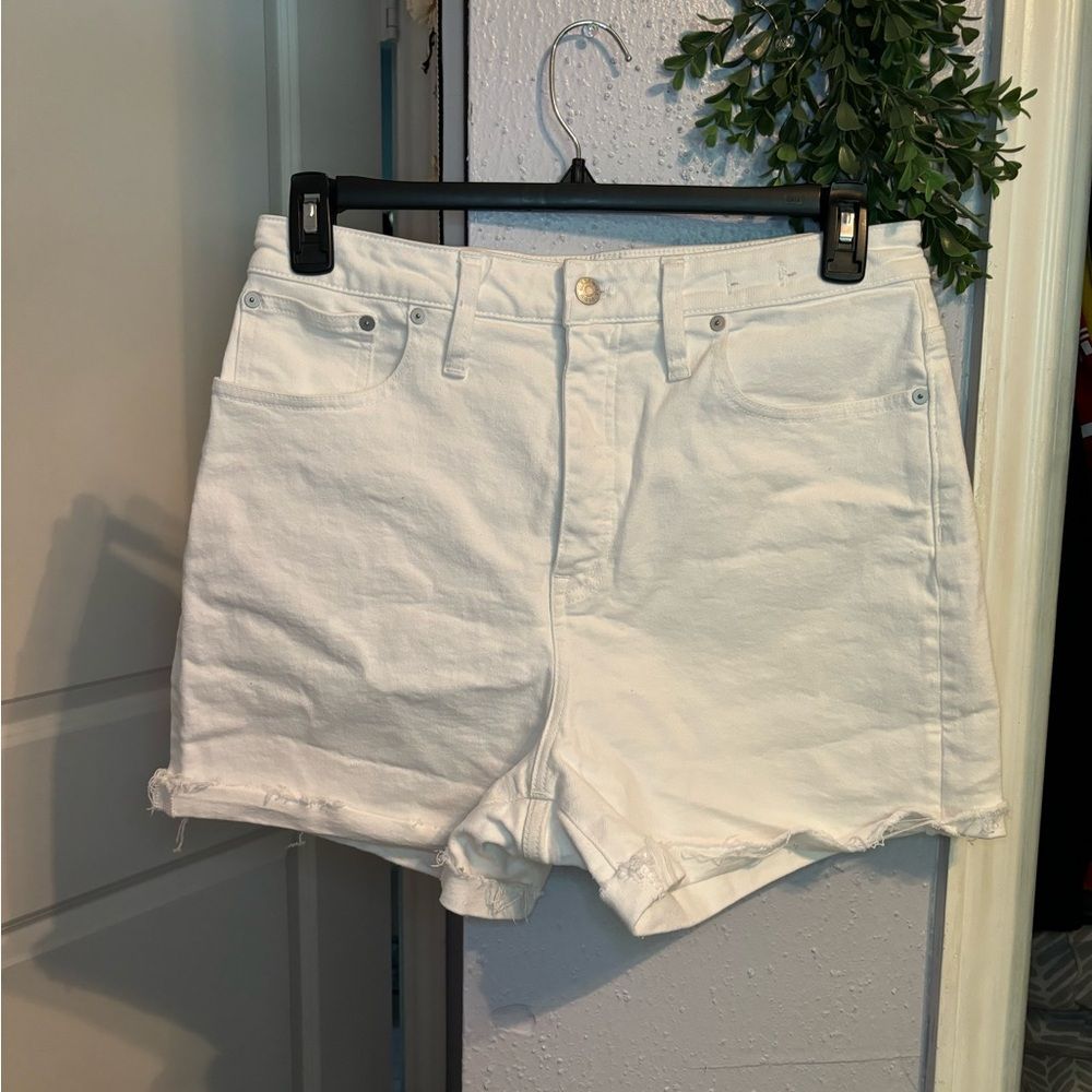 Madewell | Curvy High Rise White Denim Shorts | Size 31